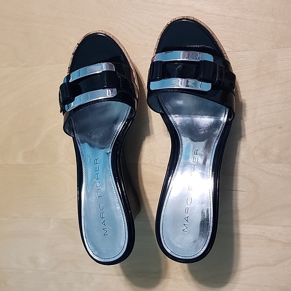 MARC FISHER MFOSTRA black patent leather wedge sandals. Size 6.5M - Picture 7 of 9